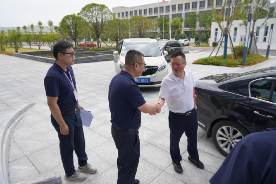 岳阳市人大常委会副主任喻文一行莅临我司参观调研